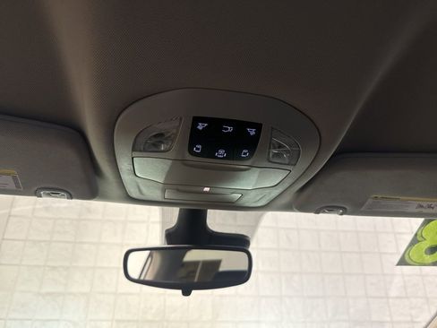 Used 2023 Chrysler Pacifica Touring-L image 33