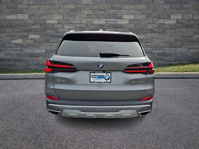 Used 2024 BMW X5 xDrive40i w/ Parking Assistance Package AWD/4WD image 5