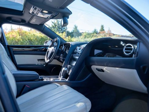 Used 2016 Bentley Flying Spur V8 image 14