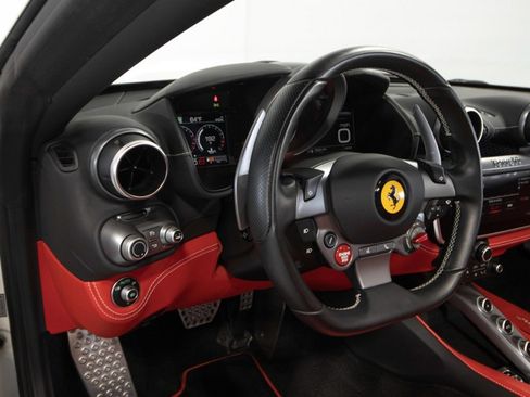 Used 2019 Ferrari Portofino image 22