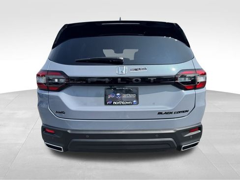 Certified 2025 Honda Pilot Black Edition image 10