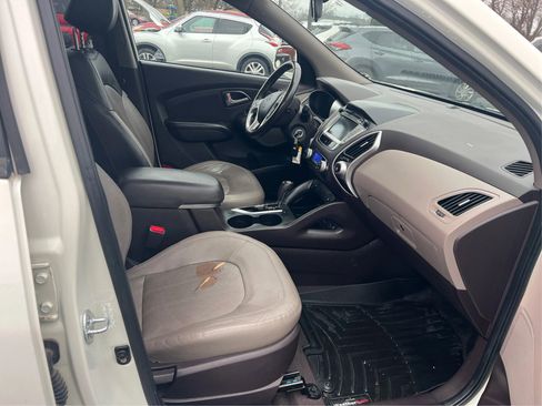 Used 2010 Hyundai Tucson Limited image 25