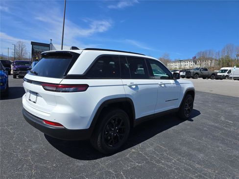 New 2026 Jeep Grand Cherokee Altitude AWD/4WD image 3