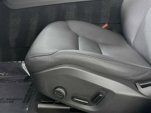 Used 2025 Volvo XC60 T8 Plus w/ Protection Package Premier image 18