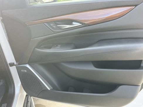 Used 2020 Cadillac Escalade Luxury AWD/4WD image 29