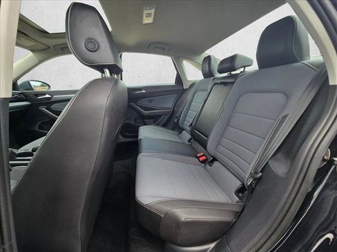 Used 2025 Volkswagen Jetta SE image 16