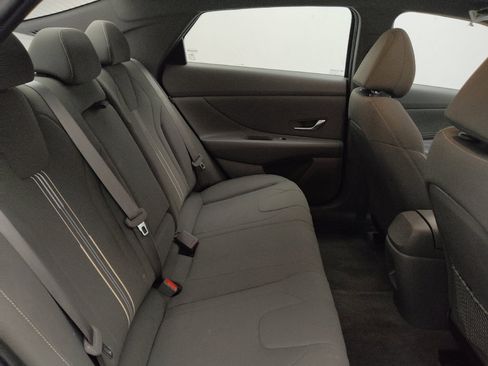 Used 2025 Hyundai Elantra SEL FWD image 19