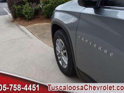 Used 2023 Chevrolet Traverse LT FWD image 16