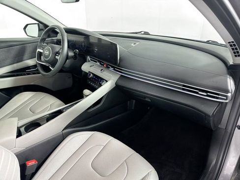Used 2025 Hyundai Elantra Limited FWD image 32