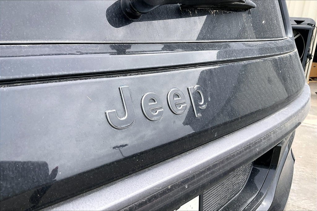 Used 2026 Jeep Grand Wagoneer L Limited w/ 8-Passenger Seating Package AWD/4WD image 14
