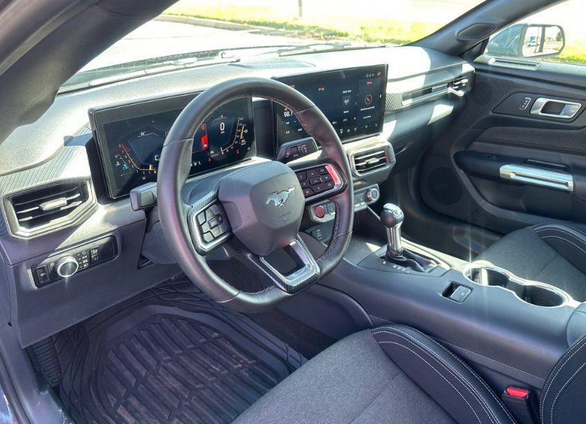 Used 2024 Ford Mustang Coupe RWD image 7