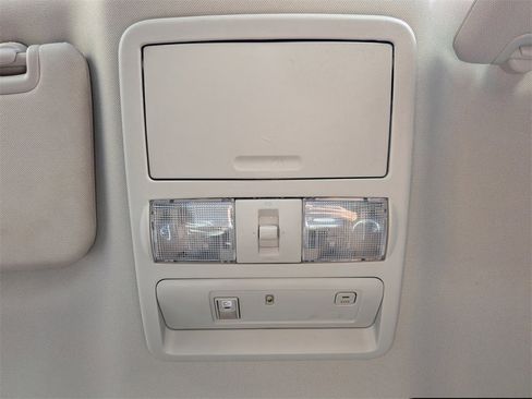 Used 2021 Nissan Titan SV w/ SV Convenience Package image 27