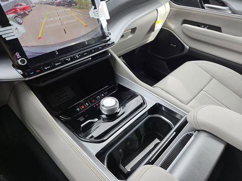 New 2026 Jeep Grand Wagoneer L Limited AWD/4WD image 12