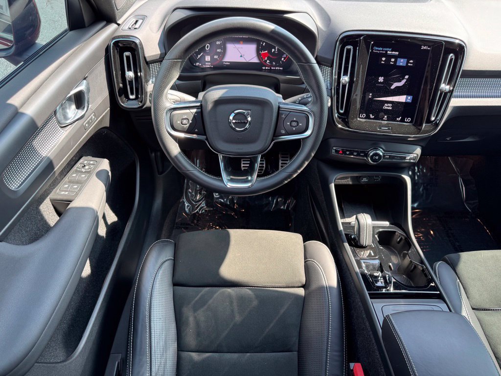 Used 2021 Volvo XC40 T5 R-Design w/ Advanced Package AWD/4WD image 17