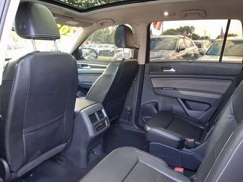 Used 2022 Volkswagen Atlas SE w/ Panoramic Sunroof Package FWD image 7