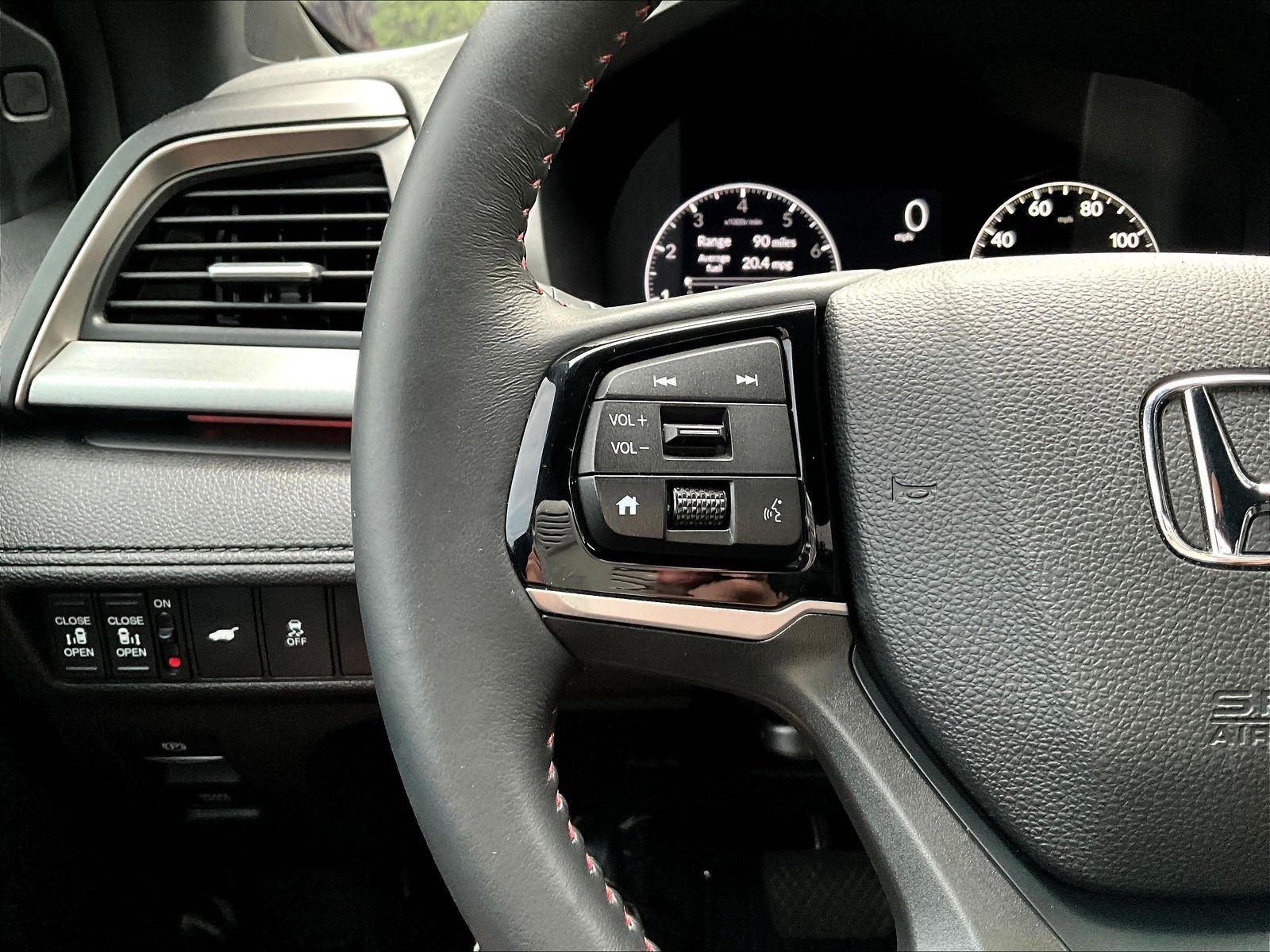 Used 2025 Honda Odyssey Sport-L image 11