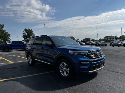 Used 2023 Ford Explorer XLT w/ Equipment Group 202A AWD/4WD image 3