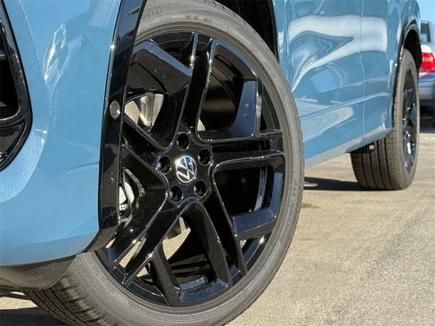 New 2026 Volkswagen Tiguan SE R-Line image 2