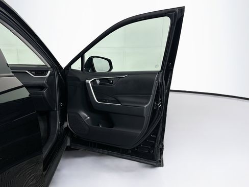 Used 2023 Toyota RAV4 LE AWD/4WD image 31