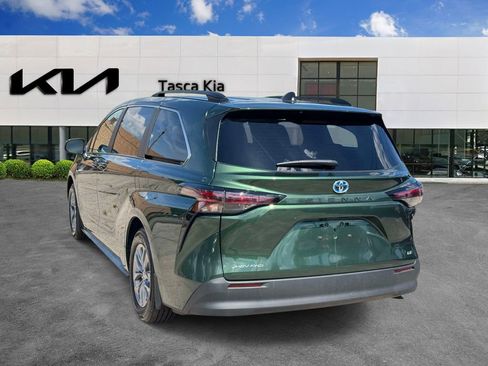 Used 2025 Toyota Sienna LE w/ LE Plus Package AWD/4WD image 9