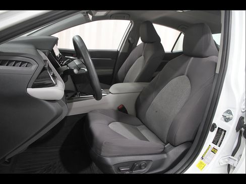 Used 2024 Toyota Camry LE FWD image 5