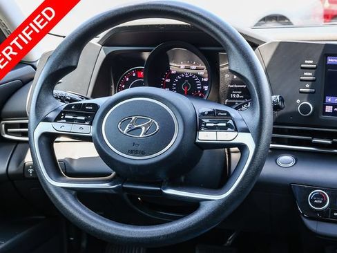 Certified 2022 Hyundai Elantra SEL FWD image 17
