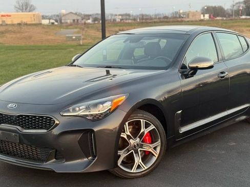 Used 2019 Kia Stinger GT2 image 1