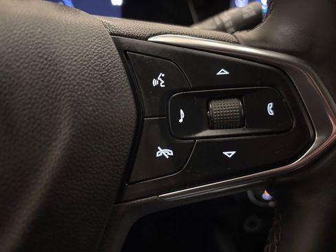 Used 2025 Chevrolet Trax LT w/ LT Convenience Package image 16