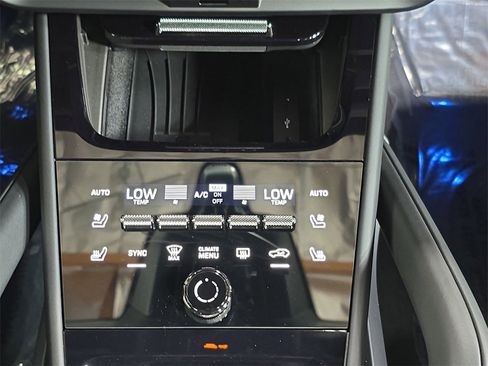 Used 2025 Porsche Cayenne GTS image 19