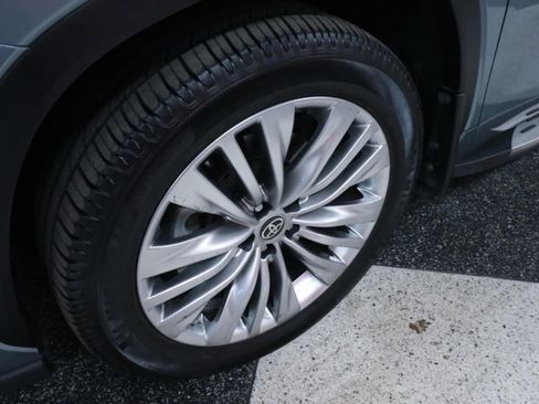 Used 2023 Toyota Highlander Platinum image 35