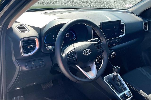 Used 2025 Hyundai Venue SEL FWD image 11