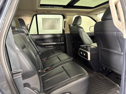 Used 2022 Ford Expedition Max XLT AWD/4WD image 5
