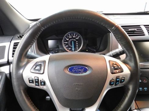 Used 2015 Ford Explorer XLT w/ Equipment Group 202A image 6