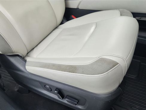 Used 2023 Nissan Pathfinder SL image 34