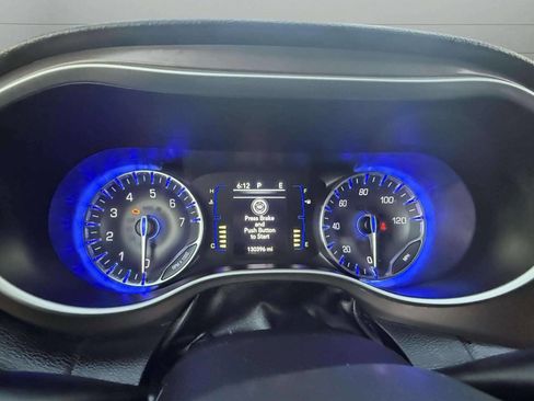 Used 2018 Chrysler Pacifica Touring-L image 25