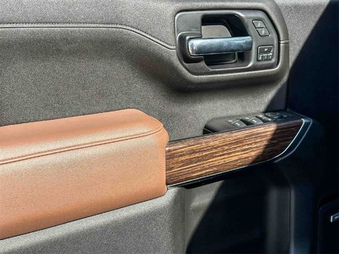 Used 2021 Chevrolet Silverado 1500 High Country image 16