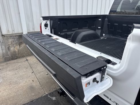 Used 2025 GMC Sierra 1500 SLT image 12