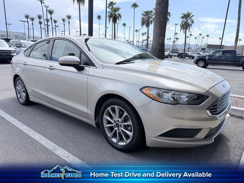 Used 2017 Ford Fusion SE FWD image 1