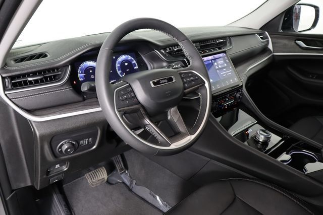 Used 2023 Jeep Grand Cherokee Limited w/ Black Appearance Package RWD image 27