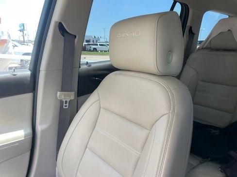 Used 2018 GMC Acadia Denali w/ Technology Package FWD image 6