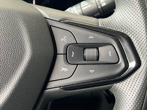 Used 2025 Chevrolet Trax LT FWD image 31