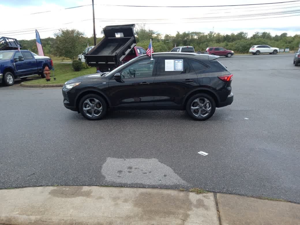 Used 2025 Ford Escape ST-Line Select AWD/4WD image 4