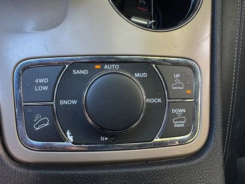 Used 2015 Jeep Grand Cherokee Overland w/ Advanced Technology Group AWD/4WD image 29