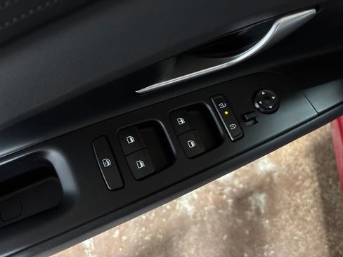 Certified 2025 Hyundai Elantra SE FWD image 12
