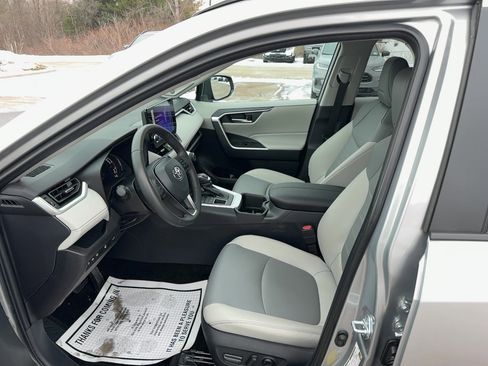 Used 2025 Toyota RAV4 XLE Premium image 9
