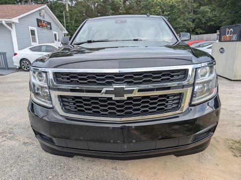 Used 2017 Chevrolet Suburban LT w/ Luxury Package RWD image 2