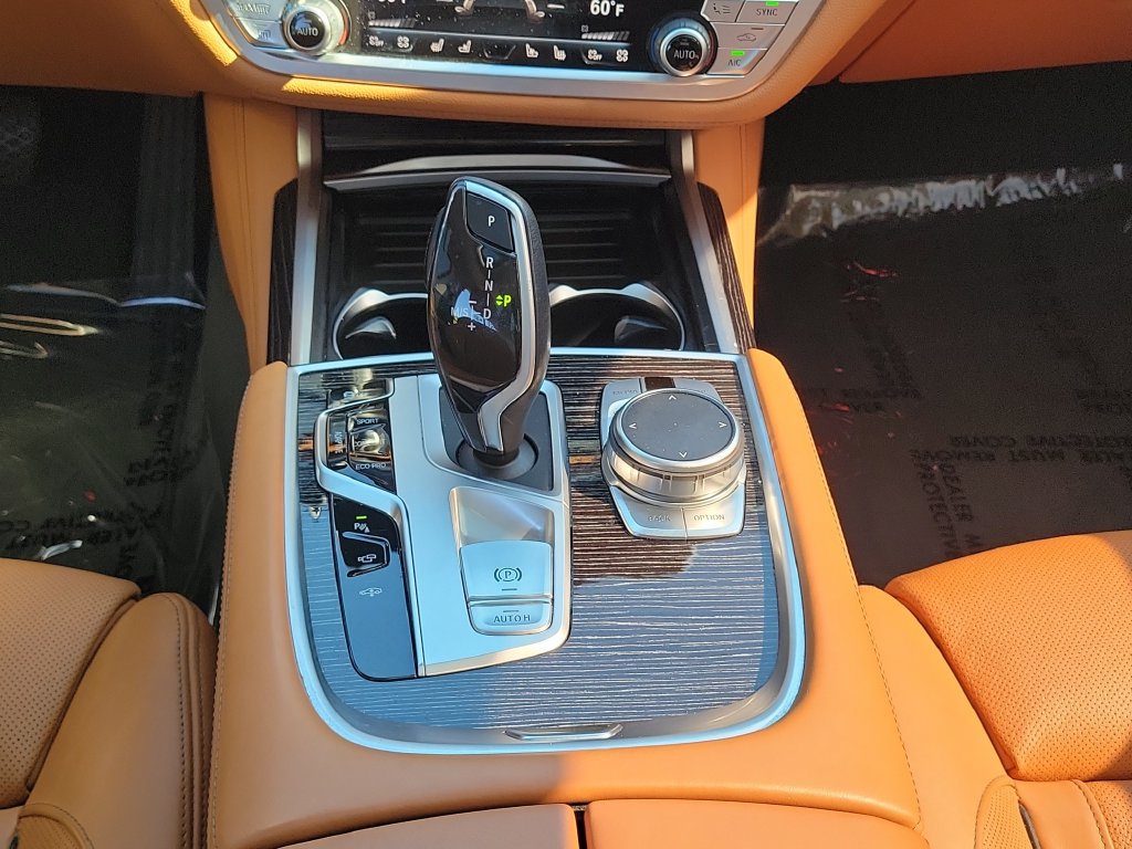 Used 2022 BMW 740i w/ Premium Package RWD image 20