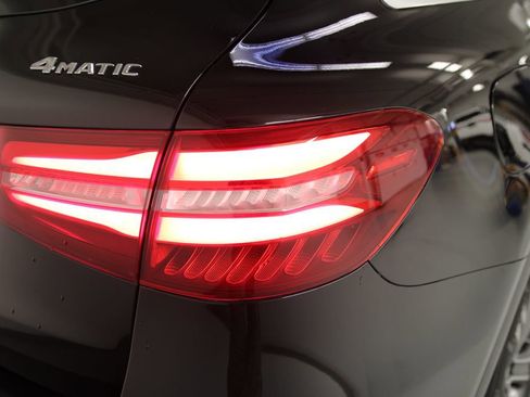 Used 2019 Mercedes-Benz GLC 300 4MATIC image 9