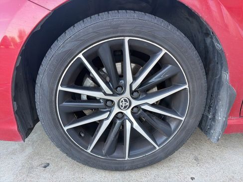 Used 2021 Toyota Camry SE image 2