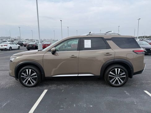 Used 2024 Nissan Pathfinder Platinum w/ Cargo Package image 40